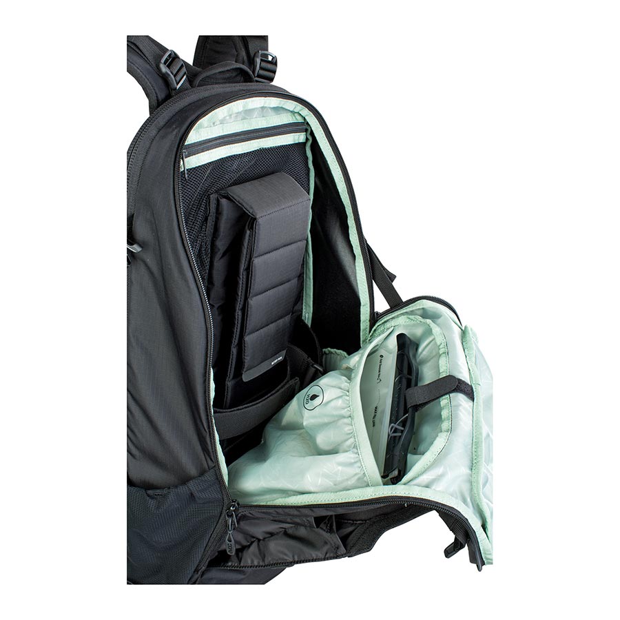 EVOC FR Trail E-Ride Protector backpack 20L Black ML